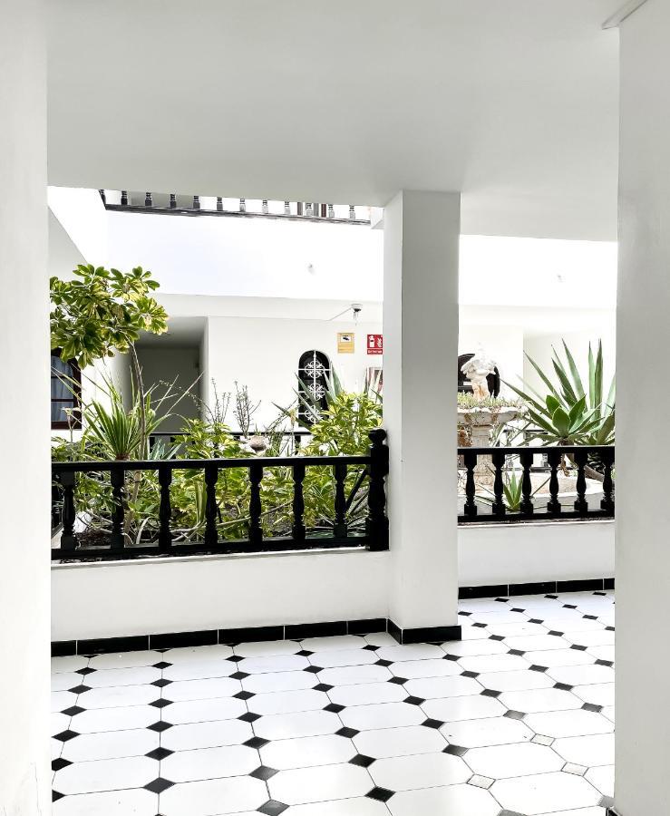 Central House كوراليهو المظهر الخارجي الصورة